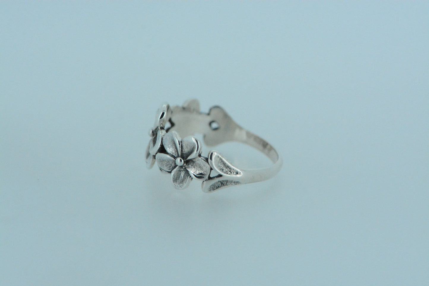 Three Baby Blue Eyes Flowers Ring