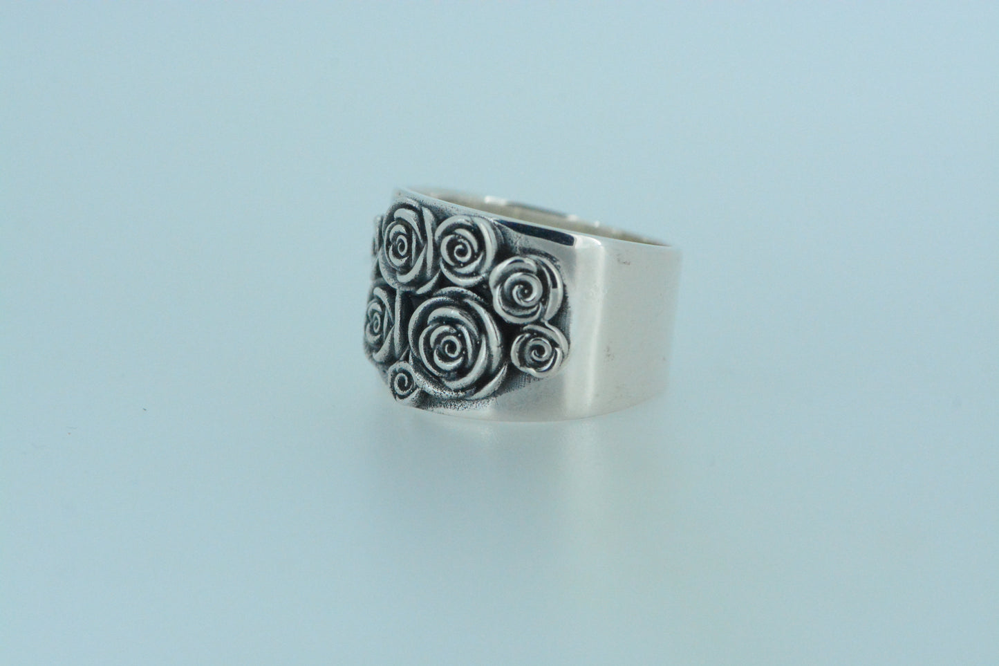 Chunky 8 Roses Ring