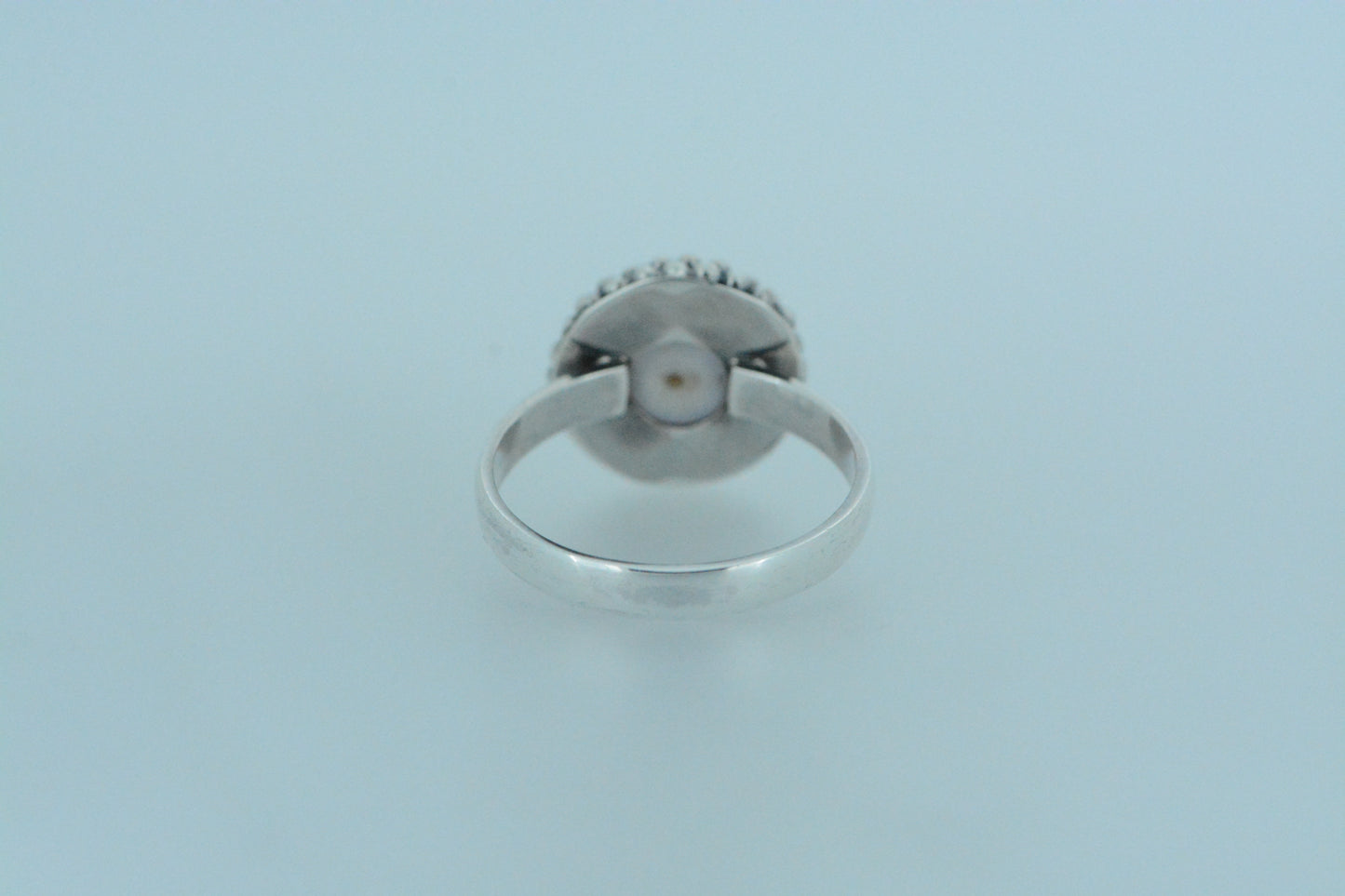 Round Pearl With Bobble Decor Ring