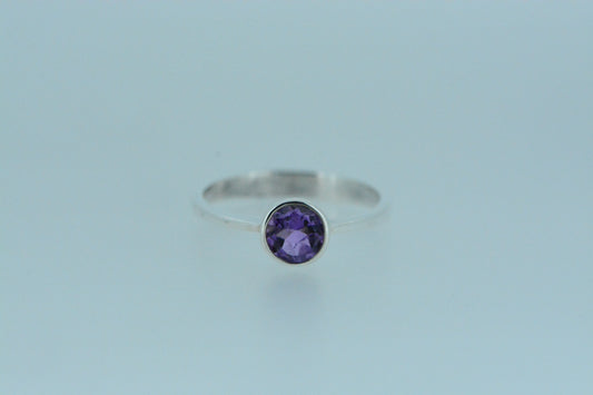 Simple Circle Amethyst Solitaire Ring