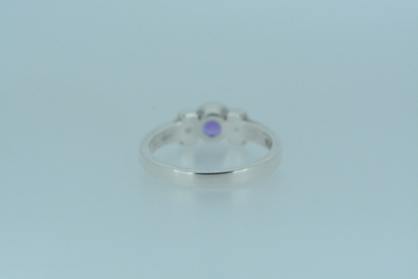 Round Amethyst With Dash Frames Ring