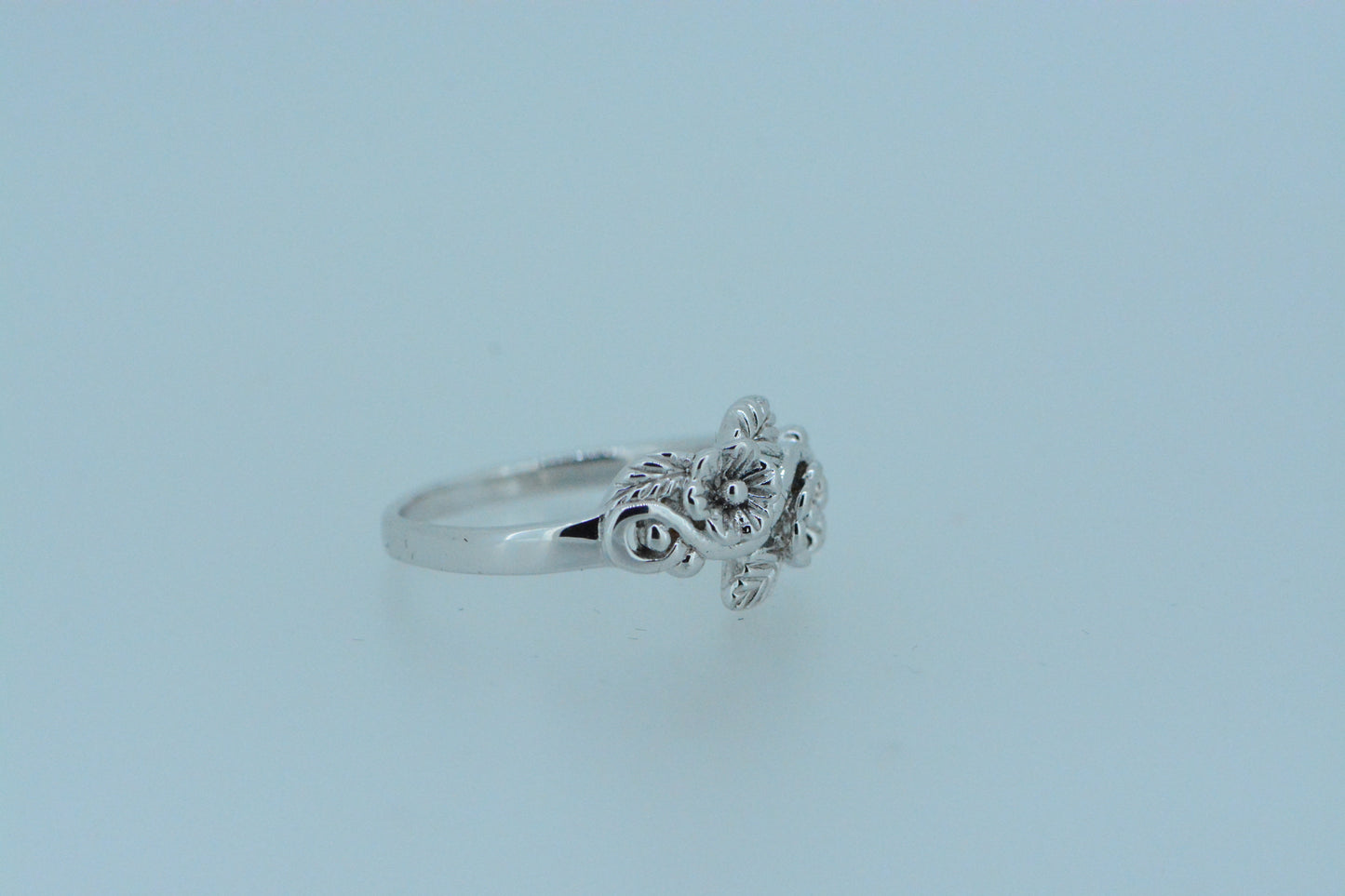 Roses & Leaves Ring