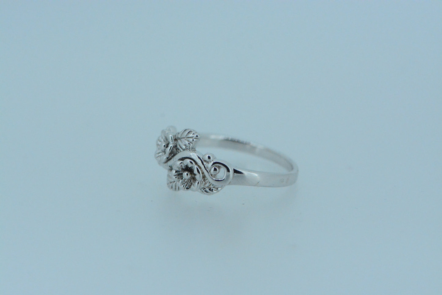 Roses & Leaves Ring