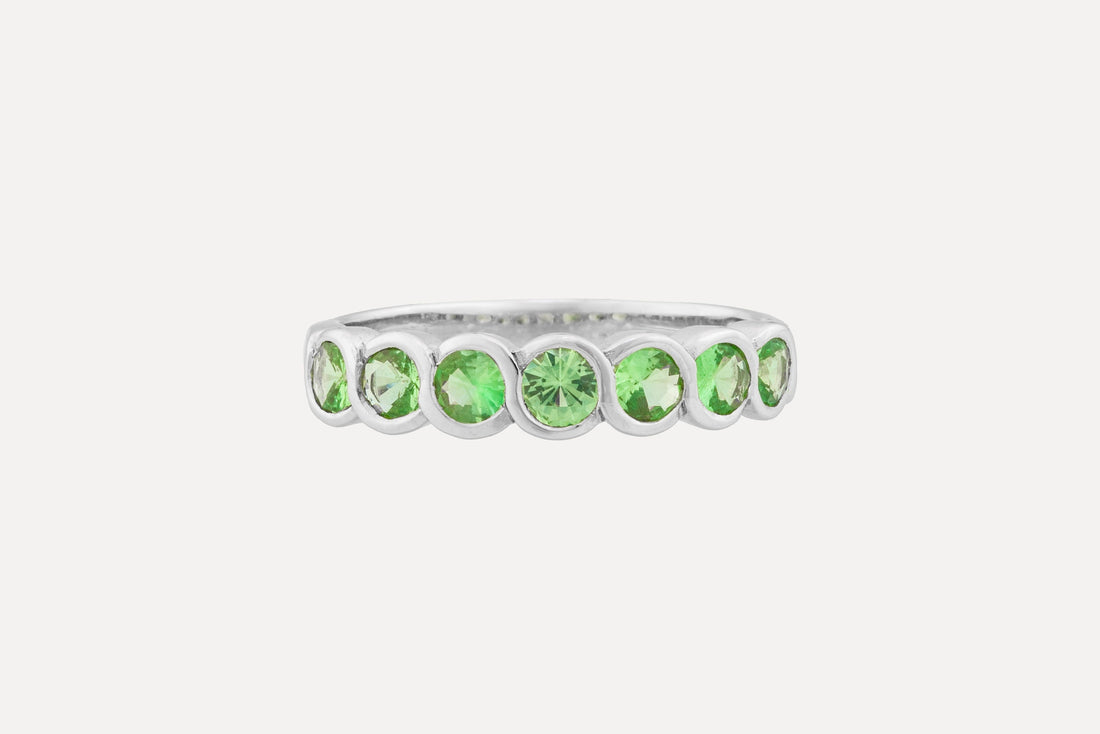 What types of gemstones are green?