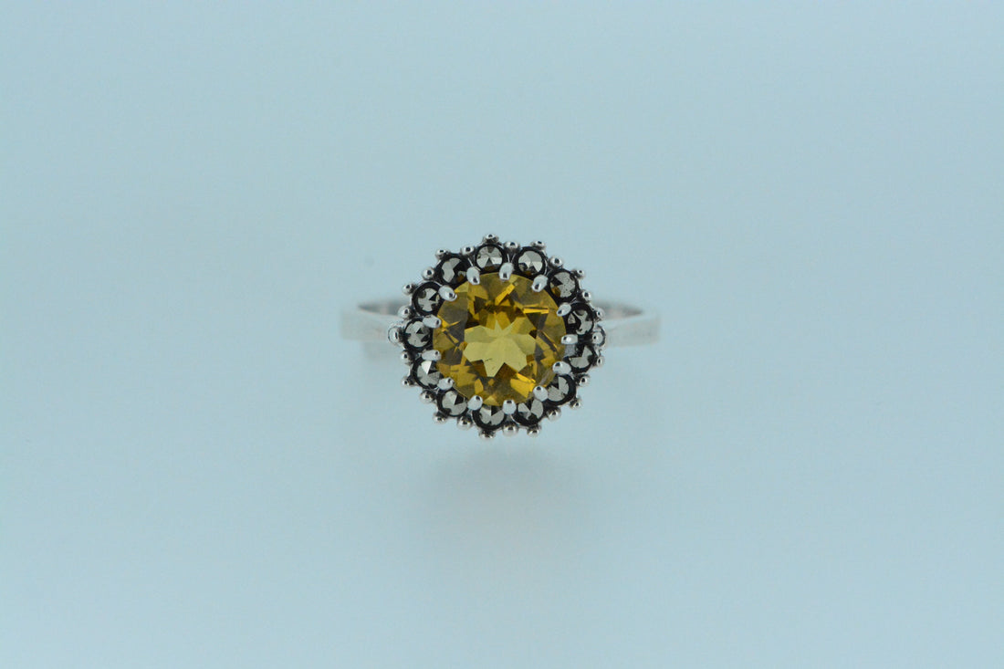 What types of gemstones are yellow?