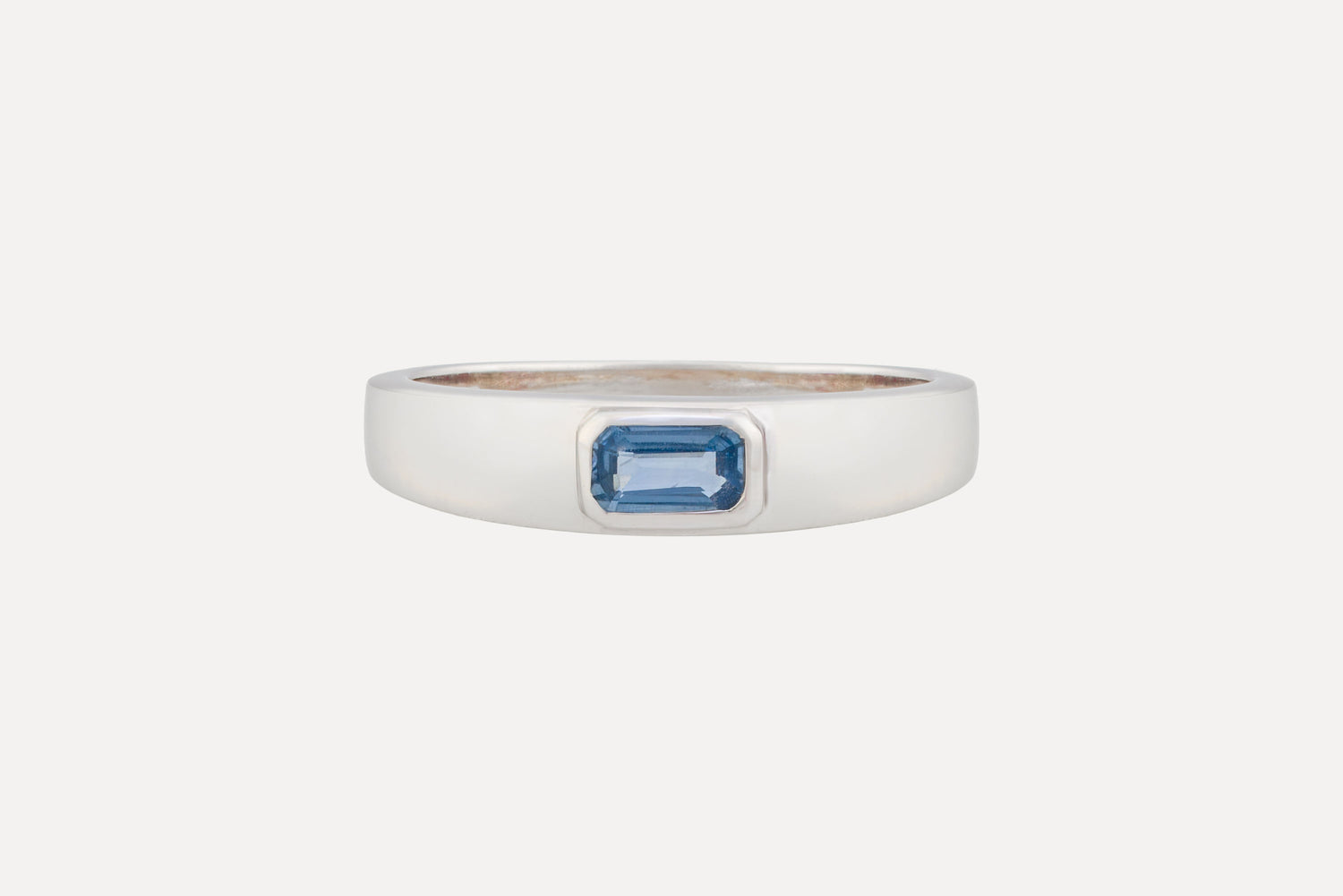 A sterling silver ring set with a tanzanite stone with rhodium plating for a dazzling finish. A simple yet sophisticated look.
