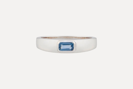 A sterling silver ring set with a tanzanite stone with rhodium plating for a dazzling finish. A simple yet sophisticated look.