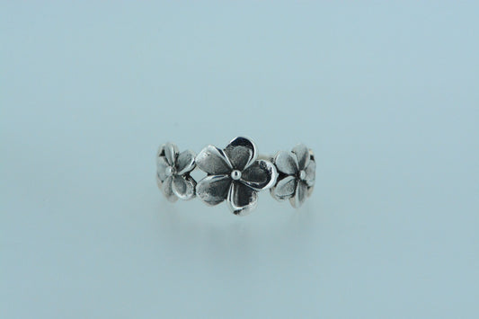 Three Baby Blue Eyes Flowers Ring