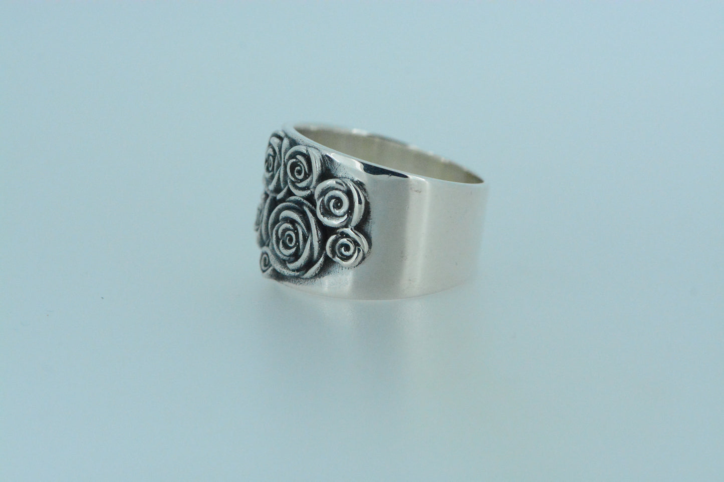 Chunky 8 Roses Ring