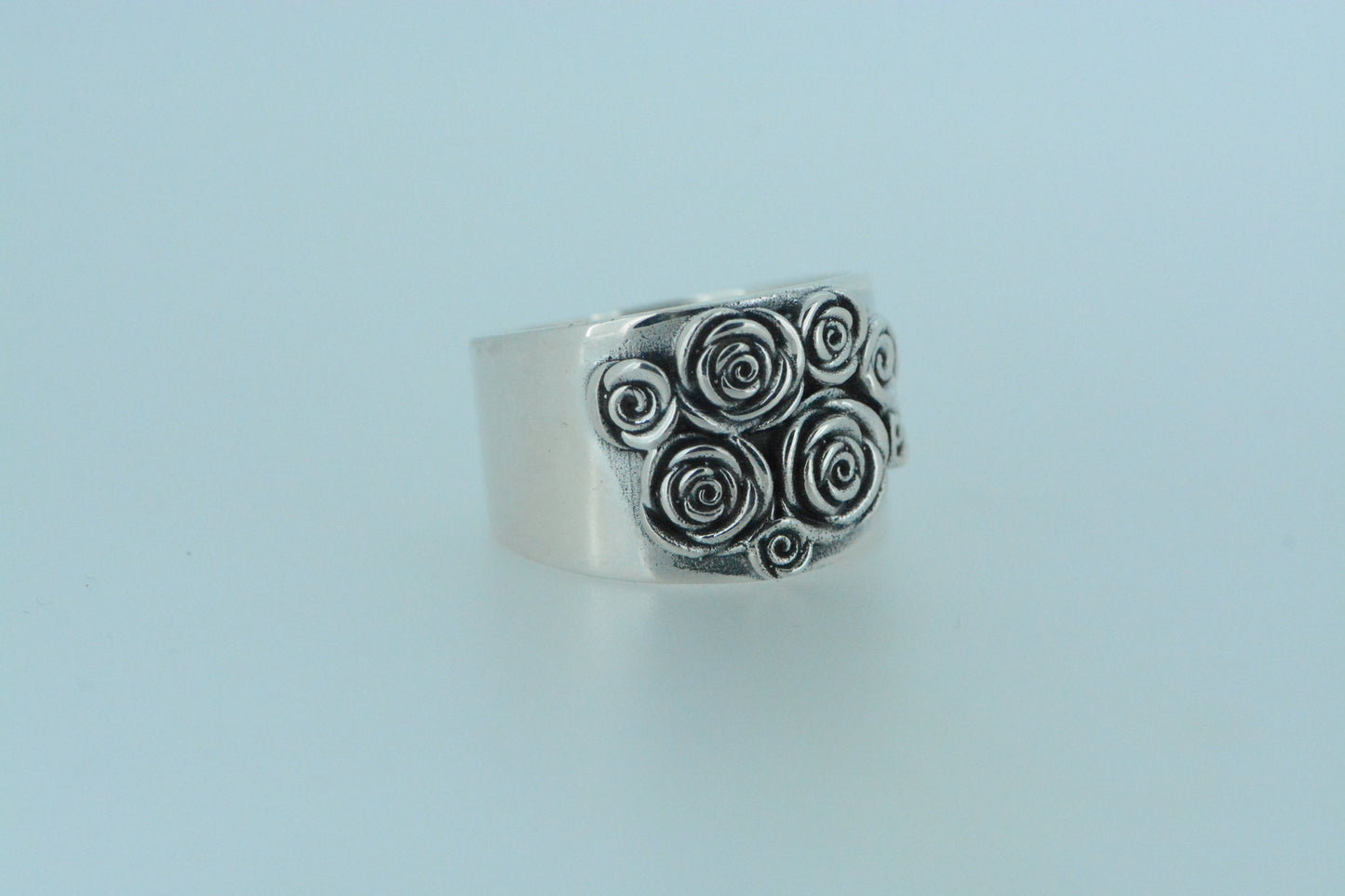 Chunky 8 Roses Ring