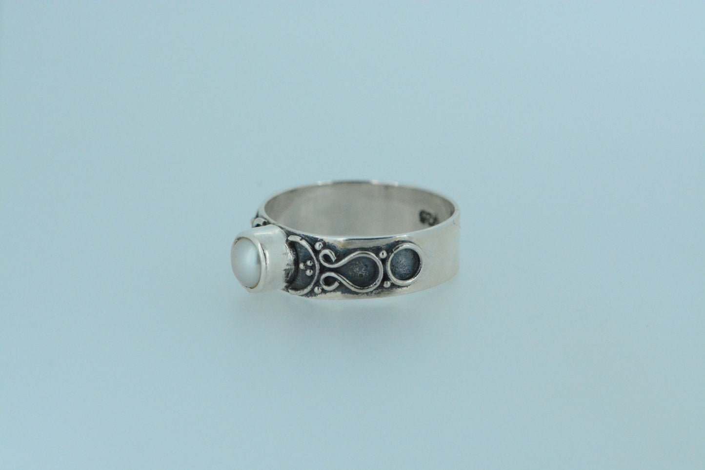 Mini Pearl Ring With Oxidised Design
