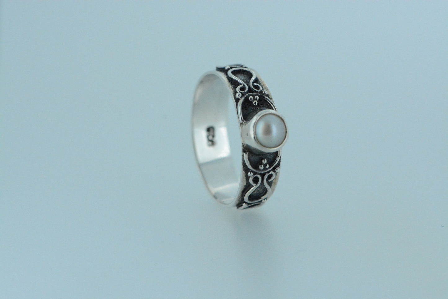 Mini Pearl Ring With Oxidised Design