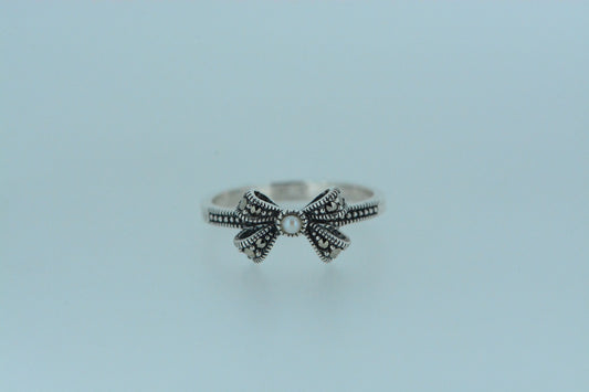 Pearl Mini Bow Ring